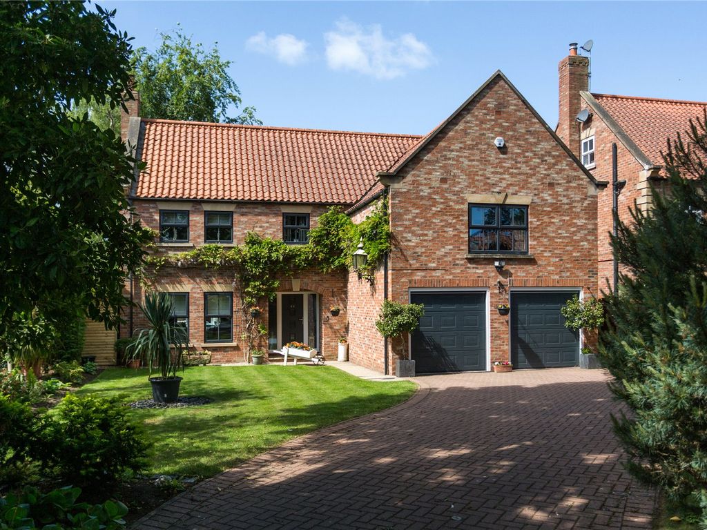 5 bed detached house for sale in Moor Lane, Strensall, York, North