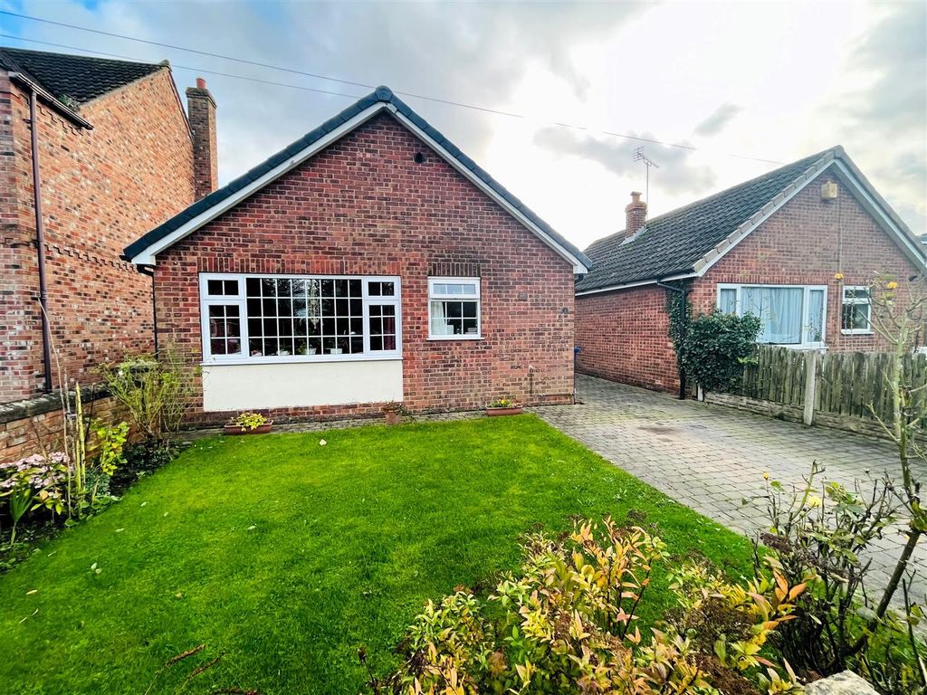 2 bed detached bungalow for sale in Villa Close, Hemingbrough, Selby