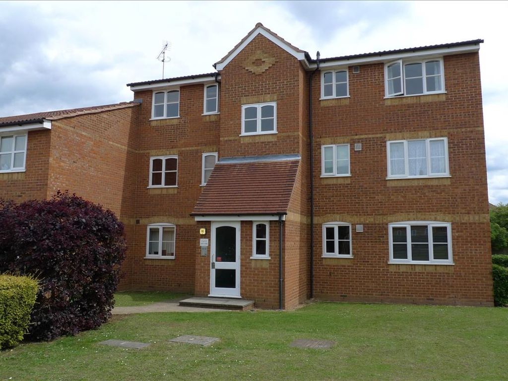 2 bed flat to rent in Redford Close, Feltham TW13, £1,550 pcm Zoopla