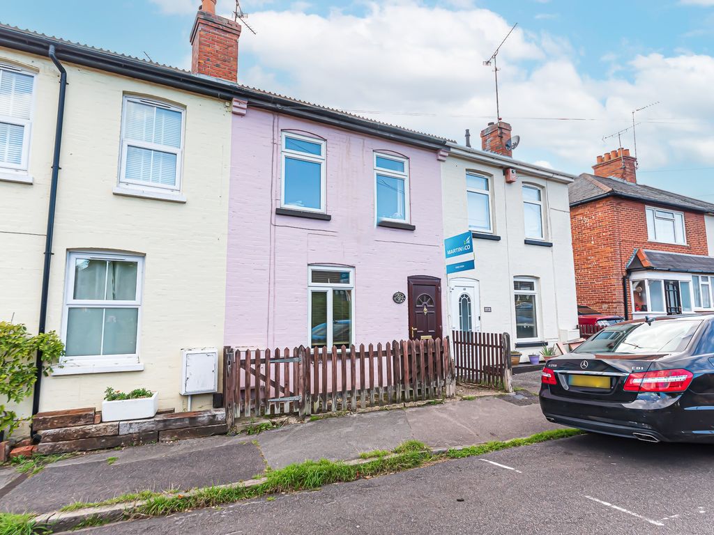 2 bed terraced house to rent in Sandford Road, Aldershot, Hampshire