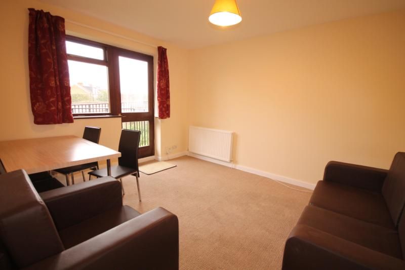 2 bed flat to rent in Cromwell Road, London SW19 Zoopla