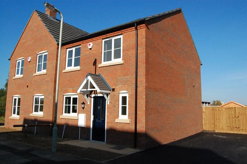 3 bed semidetached house to rent in Romsey Way, Elstow MK42, £1,300