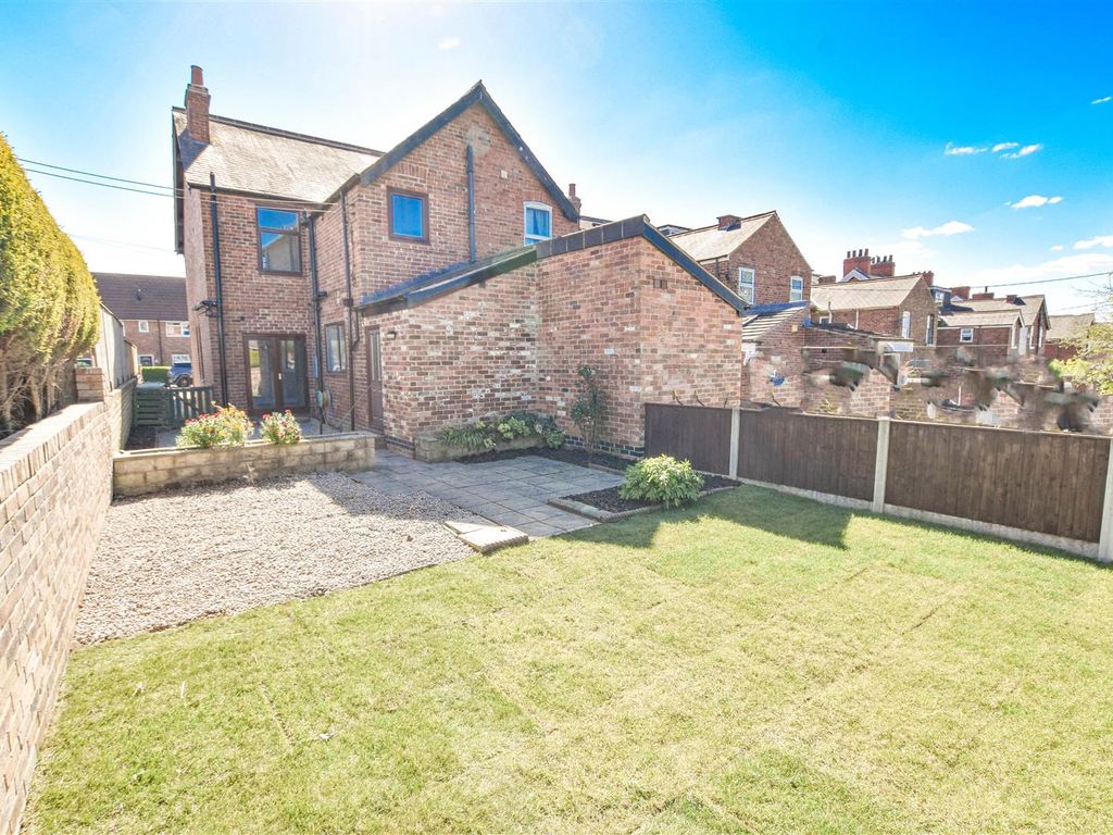 4 bed semidetached house for sale in Sheffield Road, Killamarsh