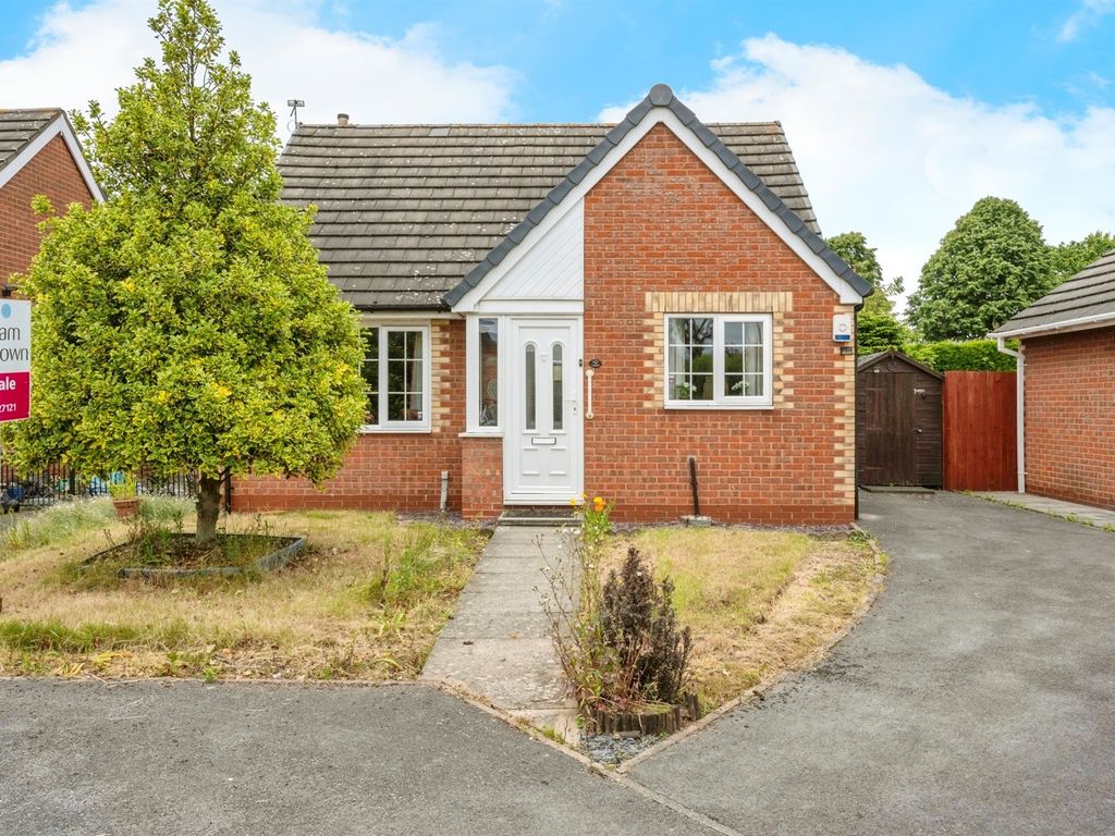 2 bed detached bungalow for sale in Fielders Way, Edlington, Doncaster