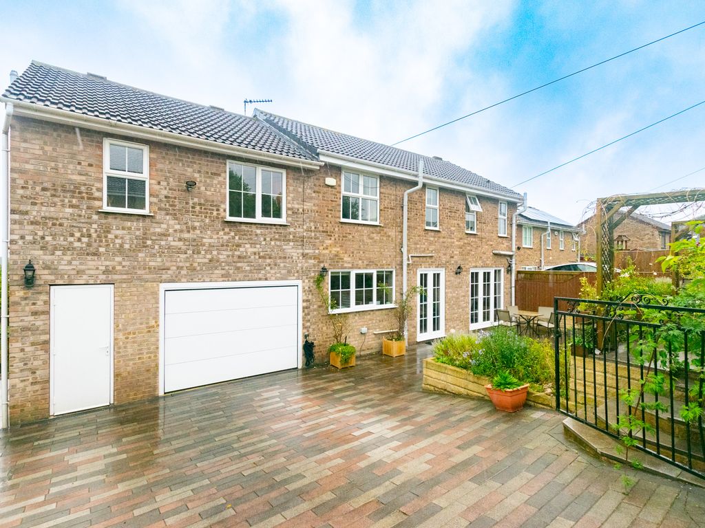 5 bed detached house for sale in Adel Vale, Leeds LS16, £550,000 Zoopla