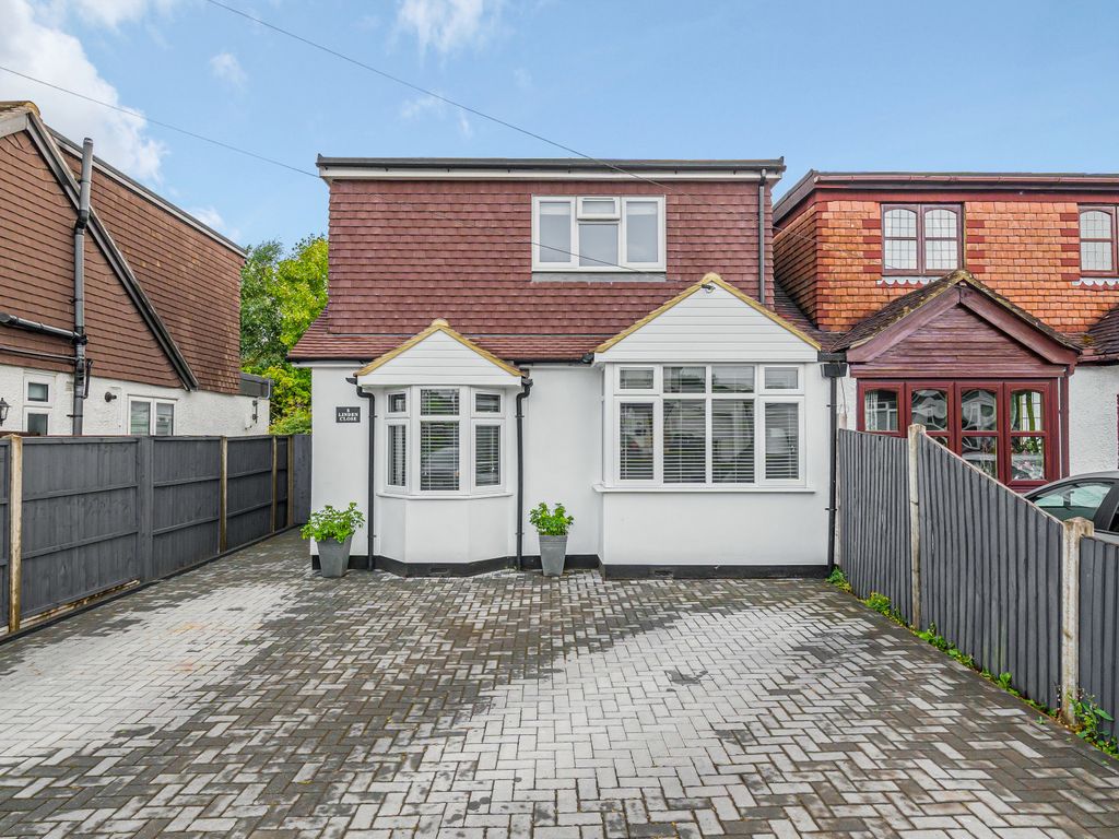 4 bed bungalow for sale in Linden Close, New Haw KT15, £600,000 Zoopla