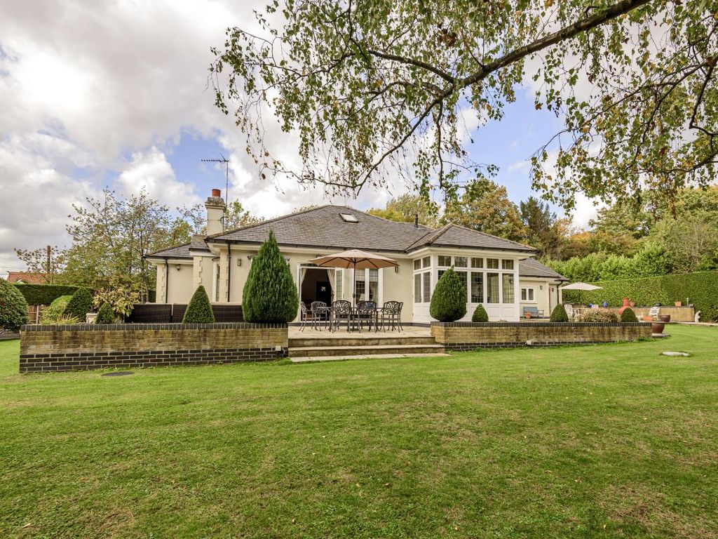 2 bed detached bungalow for sale in Lower Road, Mountnessing, Brentwood