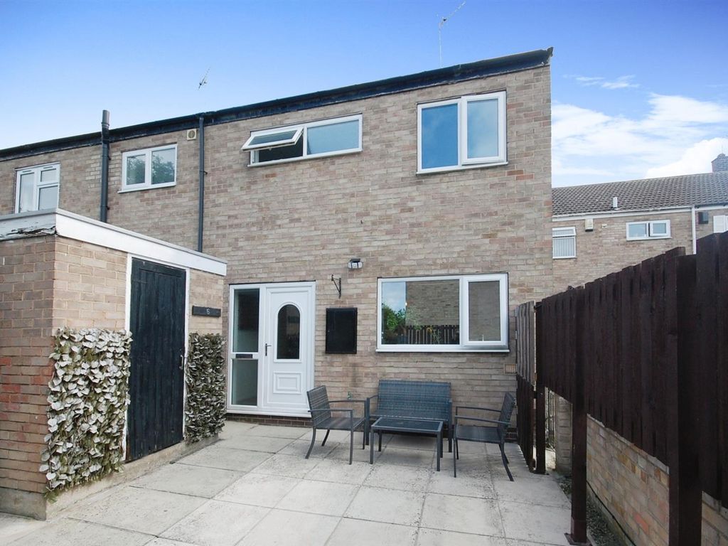 3 bed semidetached house for sale in Church Square, Garforth, Leeds