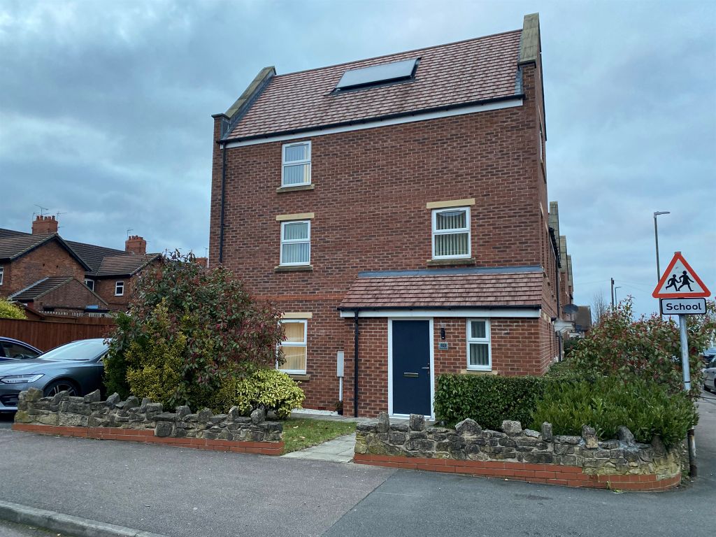 4 bed end terrace house for sale in Church Drive, Shirebrook, Mansfield