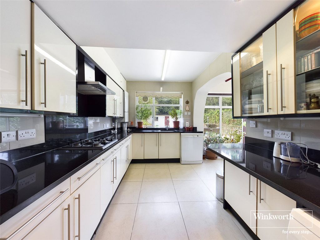 4 bed end terrace house for sale in Princes Avenue, Kingsbury NW9 Zoopla