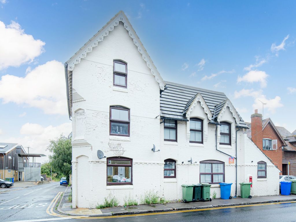 2 bed flat for sale in London Road, Teynham ME9 Zoopla