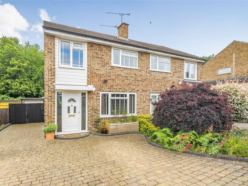 3 bed semidetached house for sale in Ripley, Surrey GU23, £535,000