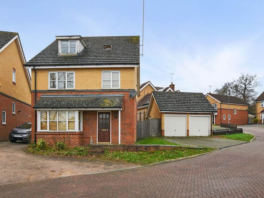 5 bed detached house for sale in Gosse Close, Hoddesdon EN11, £600,000