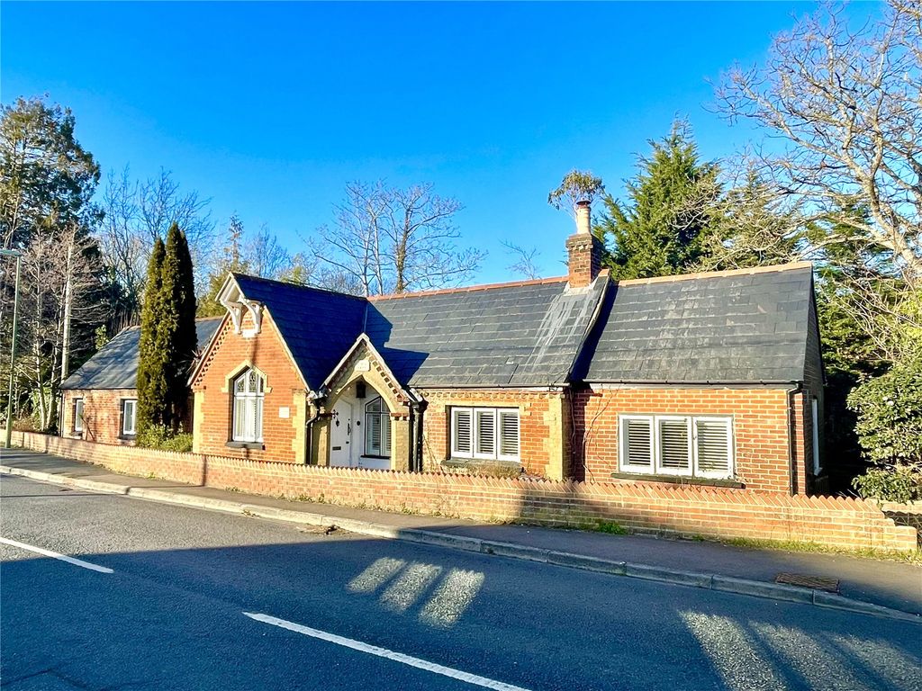 2 bed bungalow for sale in All Saints Road, Lymington, Hampshire SO41