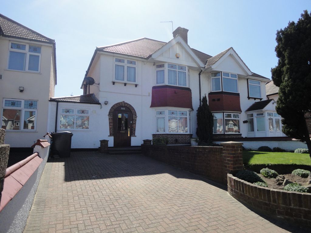 Studio to rent in Great West Road, Hounslow TW5 Zoopla