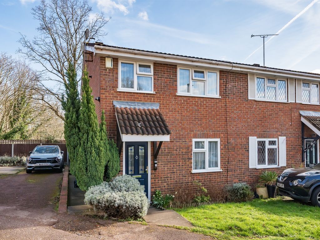 3 bed semidetached house for sale in Marshalls Close, London N11, £500,000 Zoopla