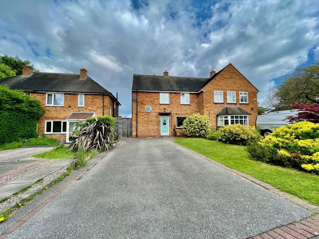 3 bed semidetached house for sale in Scott Road, Olton, Solihull B92