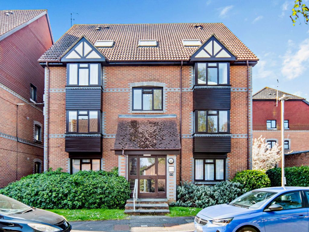 Studio for sale in Rowe Court, Grovelands Road, Reading RG30, £110,000