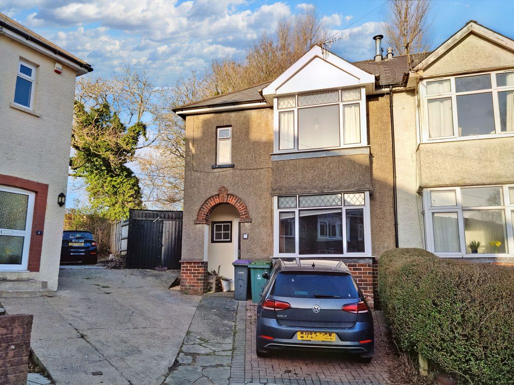 3 bed semidetached house for sale in Twmpath Gardens, Pontypool NP4