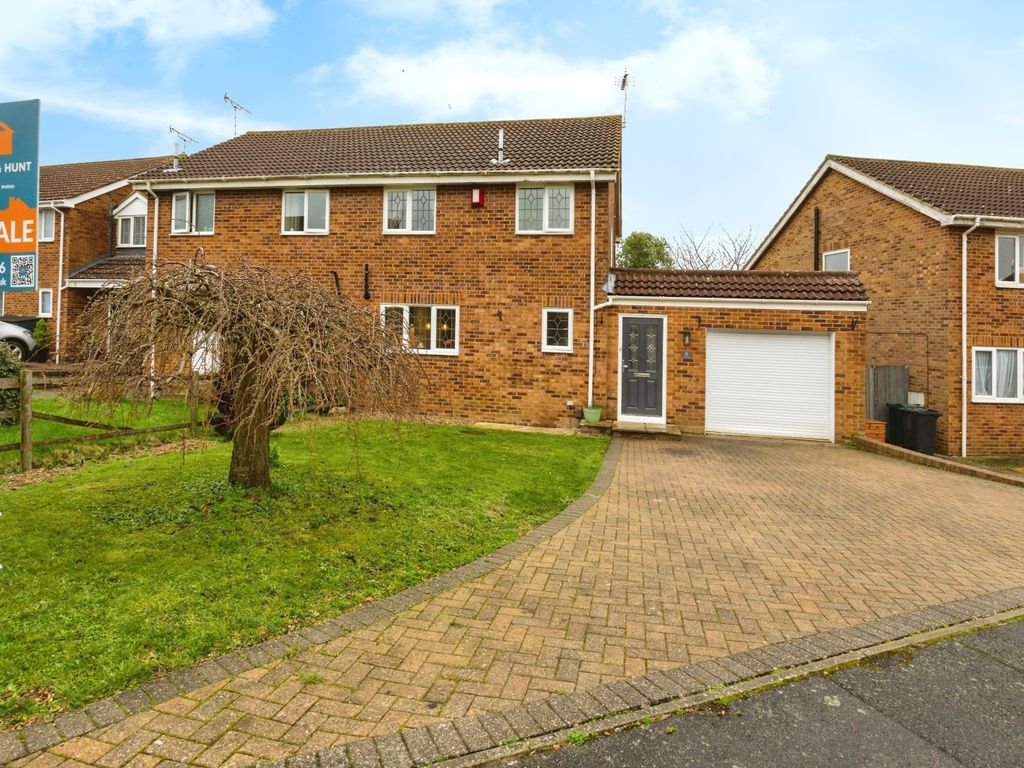 4 bed semidetached house for sale in Newlands, Ashford TN23, £365,000