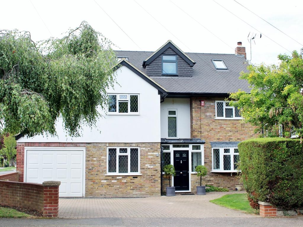 4 bed detached house for sale in Bradmore Way, Brookmans Park, Hatfield