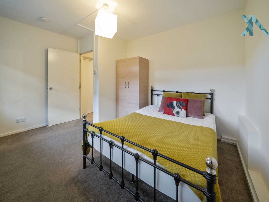 Room to rent in Garnies Close, Peckham SE15 Zoopla