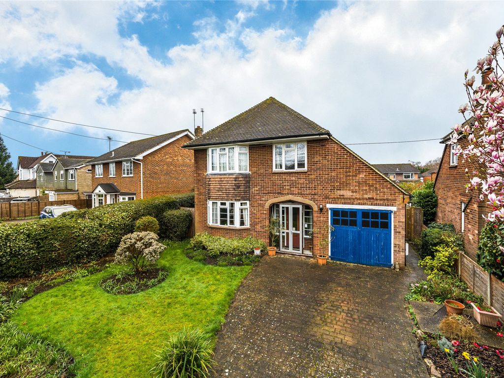 3 bed detached house for sale in Knaphill, Woking, Surrey GU21 Zoopla