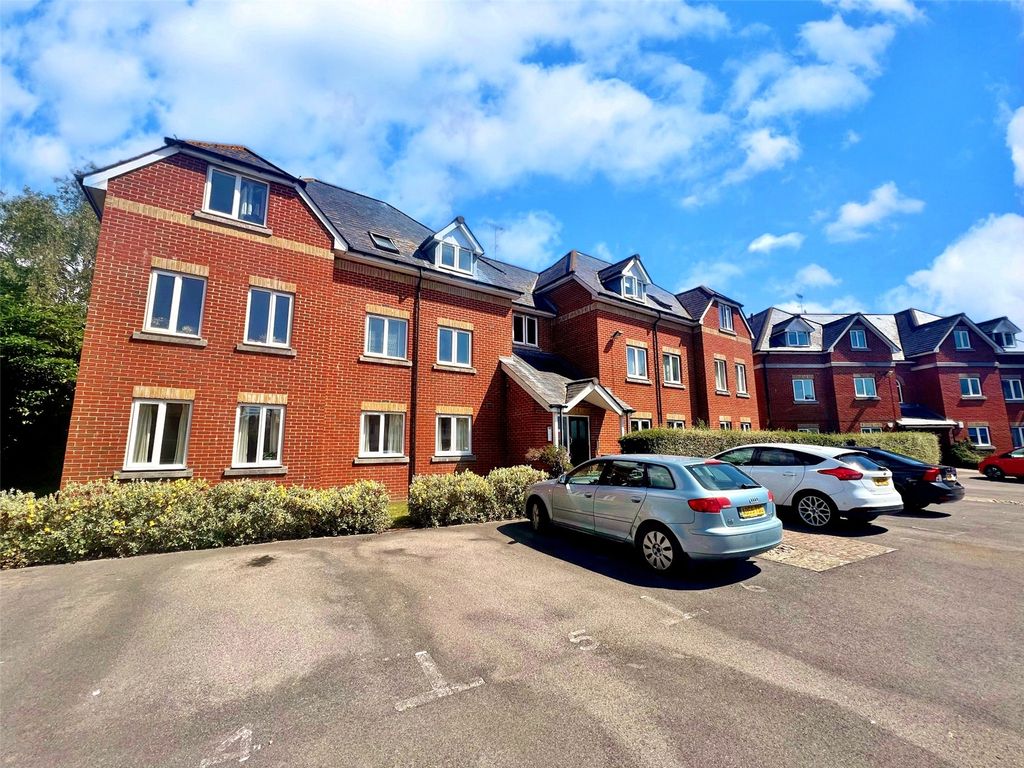 2 bed flat to rent in Bersted Street, Bognor Regis, West Sussex PO22, £1,150 pcm Zoopla