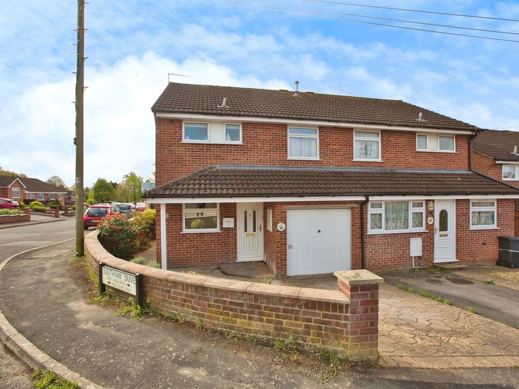 3 bed semidetached house for sale in Southway Drive, Yeovil BA21, £