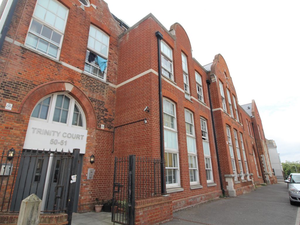 2 bed flat to rent in Trinity Square, Margate CT9, £850 pcm Zoopla