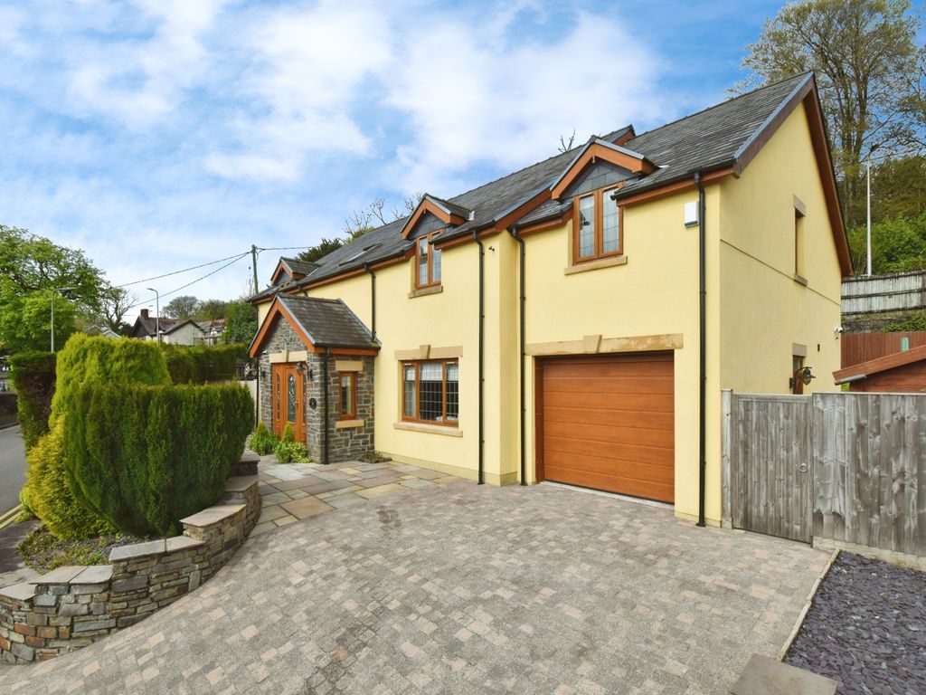4 bed detached house for sale in Heol Y Nant, Llannon, Llanelli
