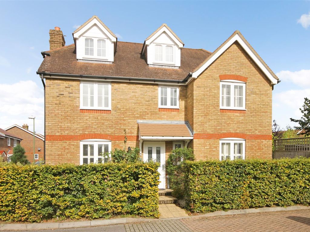 5 bed detached house to rent in Oak Tree Drive, Hassocks, West Sussex