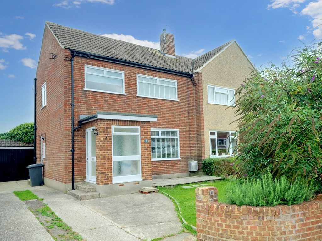 3 bed semidetached house for sale in Tylers Close, Moulsham Lodge