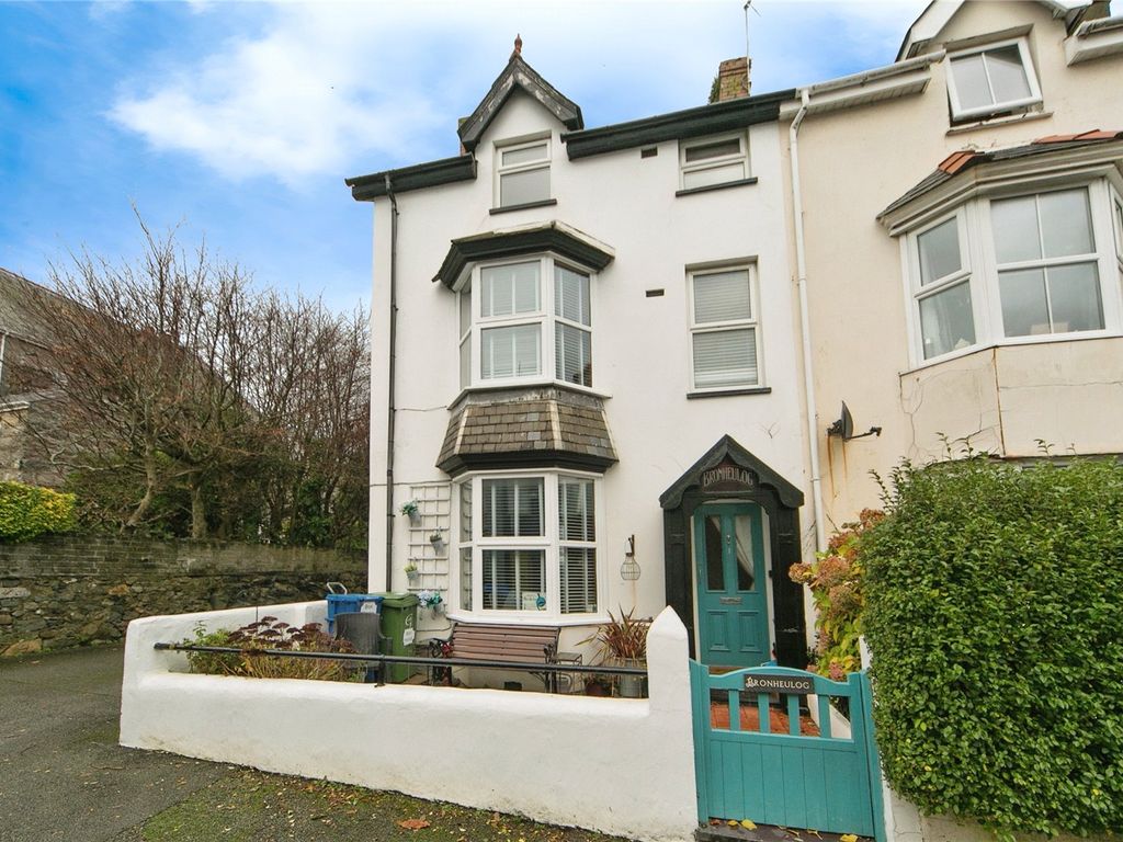 5 bed end terrace house for sale in Glasfor Terrace, Criccieth, Gwynedd