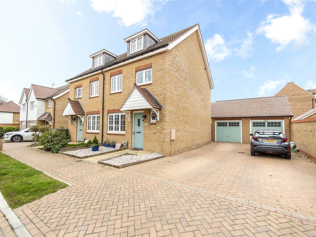 4 bed semidetached house for sale in Molay Drive, Strood, Kent ME2, £