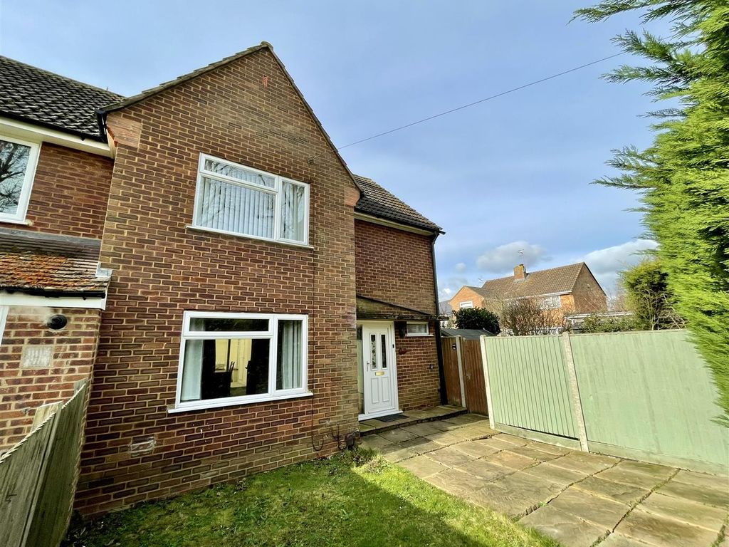 3 bed semidetached house for sale in Elm Grove, Hildenborough