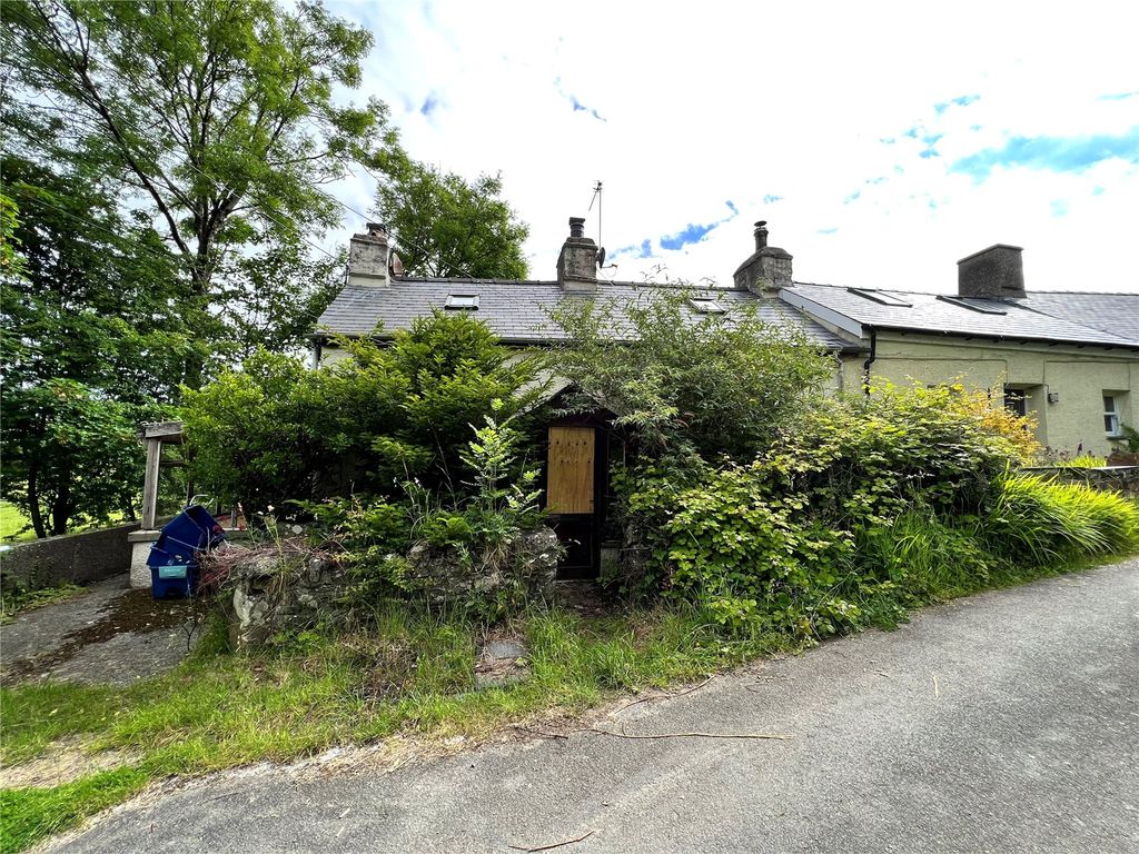 3 bed end terrace house for sale in Tan Y Garreg, Dinas, Pwllheli