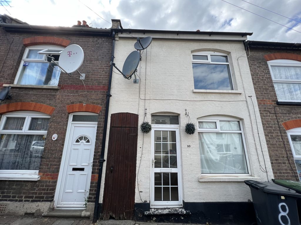 2 bed terraced house for sale in Ashton Road, Luton LU1, £215,000 Zoopla