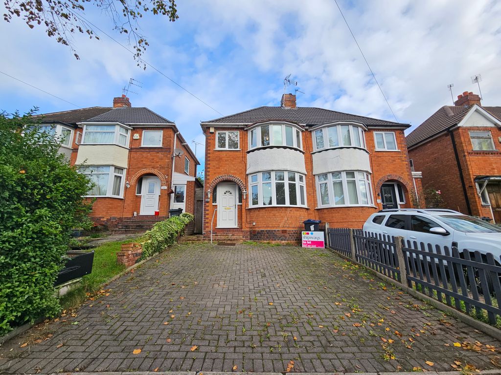 3 bed property to rent in Calshot Road, Great Barr, Birmingham B42, £