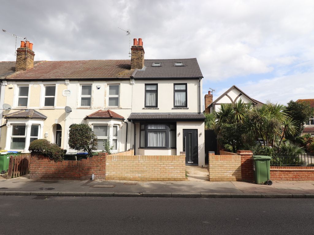 4 bed end terrace house to rent in Long Lane, Bexleyheath DA7, £2,500