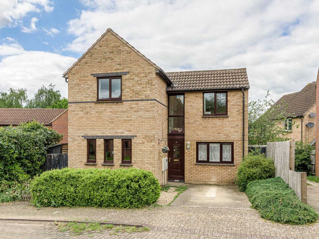 4 bed detached house for sale in Robertson Close, Shenley Church End