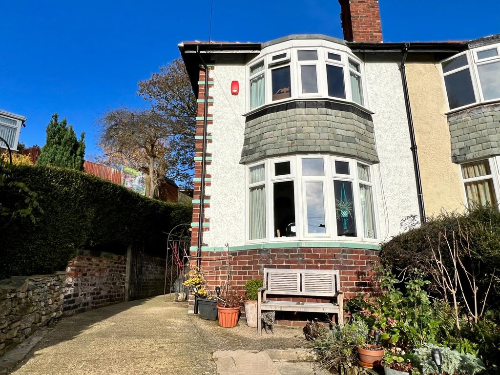 2 bed semidetached house for sale in Hillside Gardens, Scarborough