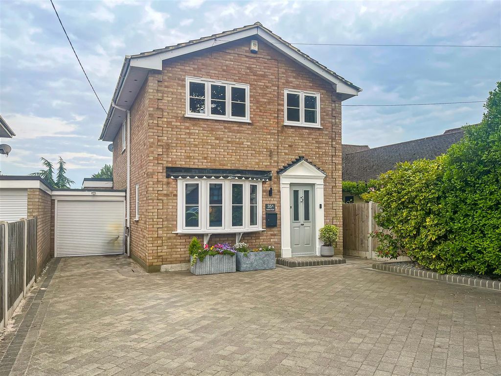 4 bed detached house for sale in Helena Road, Rayleigh SS6, £575,000