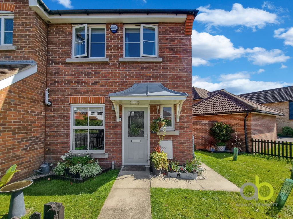 2 bed semidetached house for sale in Cumberland Road, Chafford Hundred