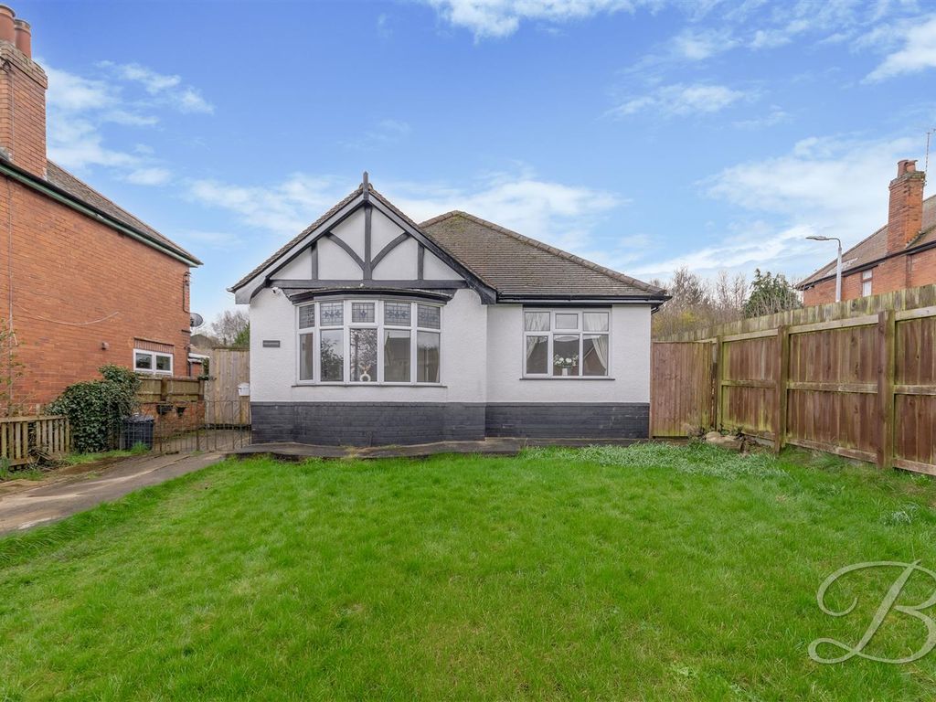 2 bed detached bungalow for sale in Long Lane, Shirebrook, Mansfield