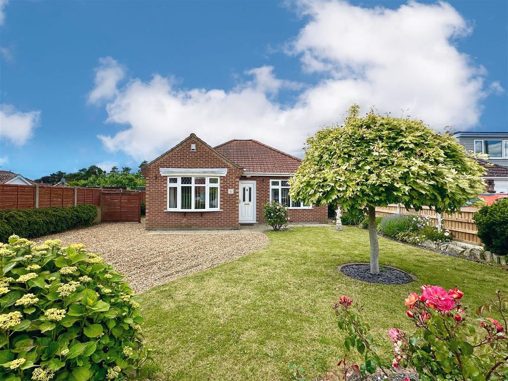 3 bed detached bungalow for sale in Breck Road, Sprowston, Norwich NR7