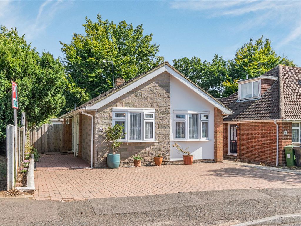 2 bed detached bungalow for sale in Merton Road, Bearsted, Maidstone