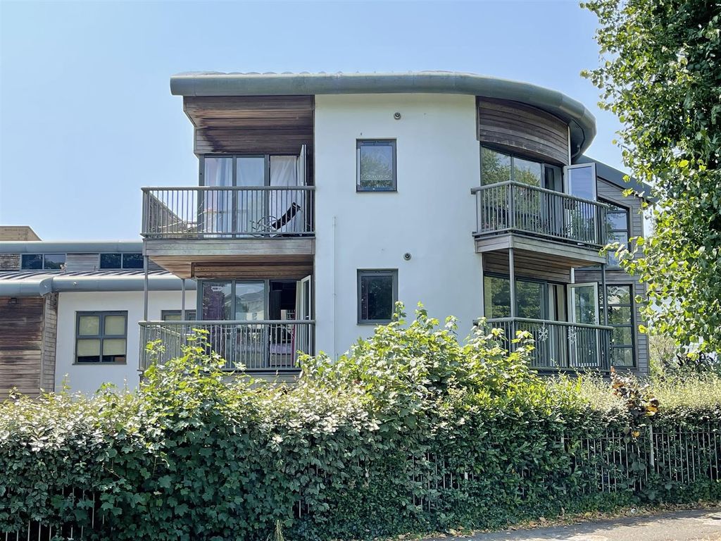 2 bed flat for sale in Endeavour Court, Stoke, Plymouth PL1 Zoopla