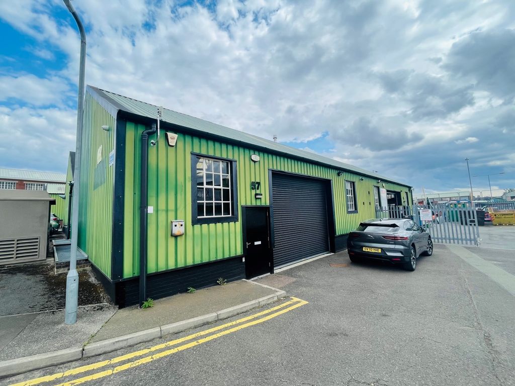 Light industrial to let in Lakes Industrial Park, Lower Chapel Hill