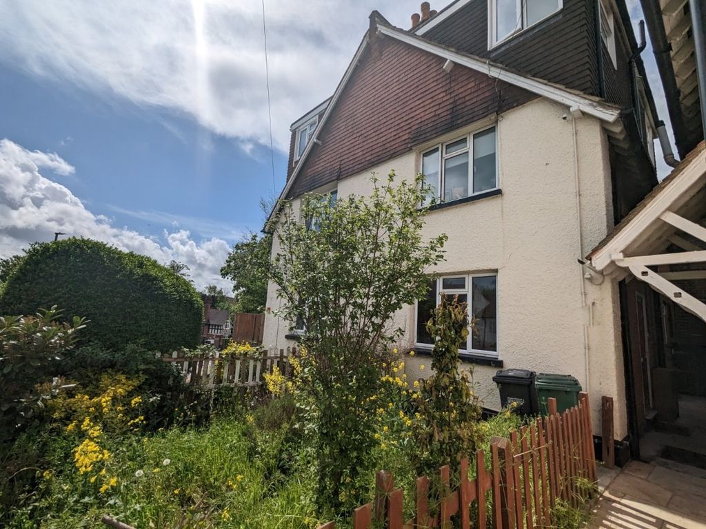 4 bed semidetached house to rent in Frenches Road, Redhill RH1 Zoopla